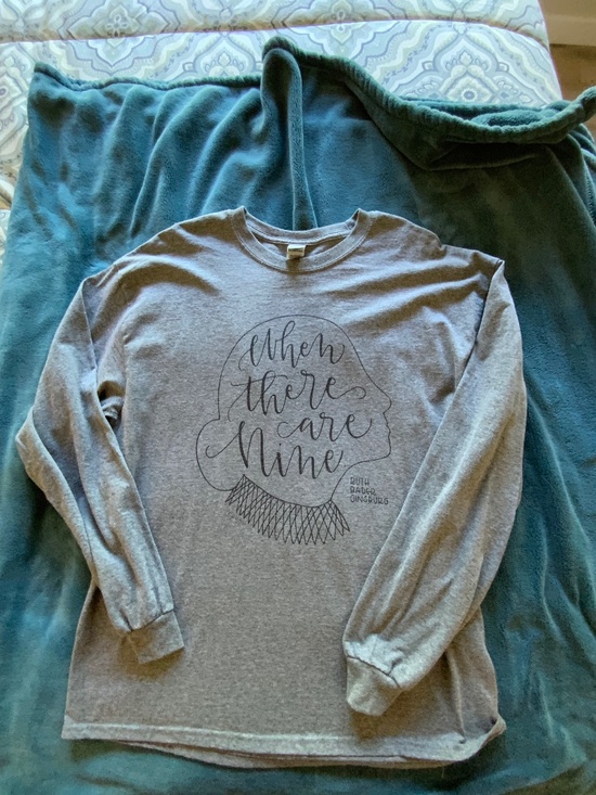 Tops - Gildan long sleeve tee shirt